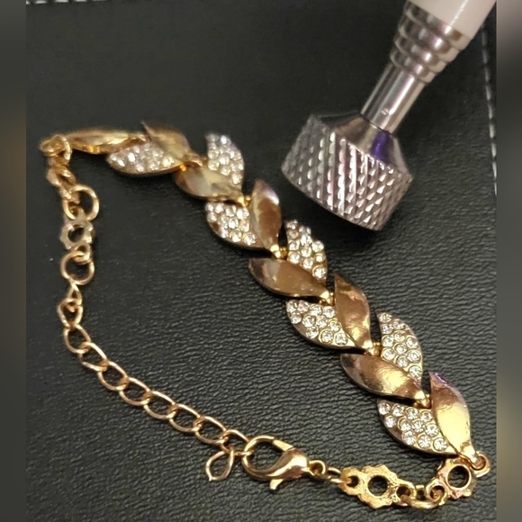 Gold leaf  womens braclet - Picture 4 of 4
